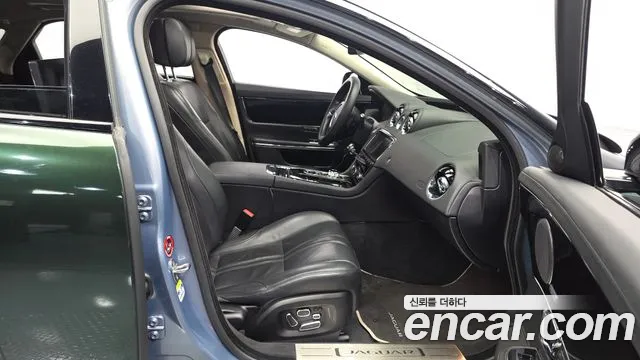 Jaguar XJ 2013 thumb 3