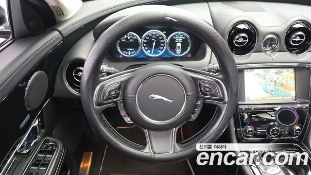 Jaguar XJ 2013 thumb 7