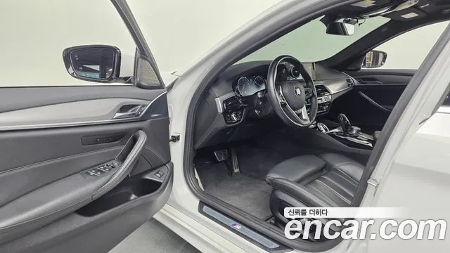 BMW 5 серии 2017 thumb 8