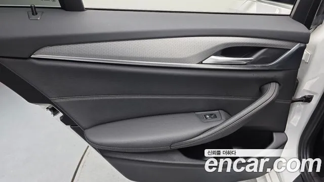 BMW 5 серии 2017 thumb 4