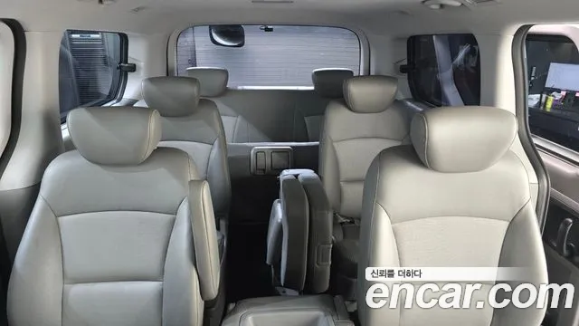 Hyundai Staria 2011 thumb 4