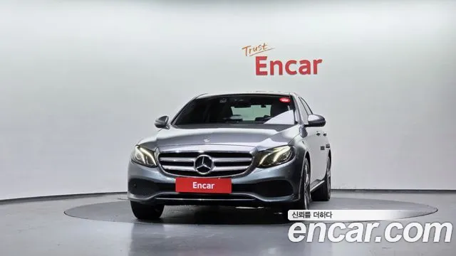 Mercedes-Benz E-Class 2018 thumb 11