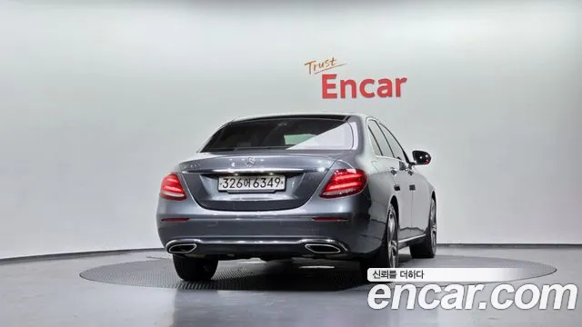 Mercedes-Benz E-Class 2018 thumb 8