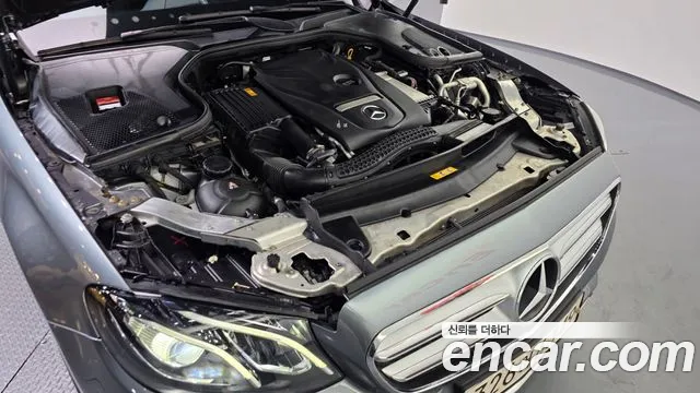 Mercedes-Benz E-Class 2018 thumb 10