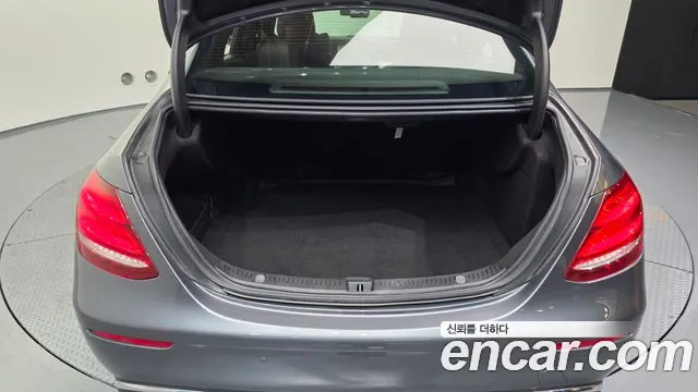 Mercedes-Benz E-Class 2018 thumb 5
