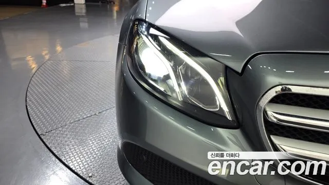 Mercedes-Benz E-Class 2018 thumb 2
