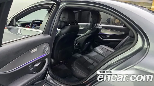 Mercedes-Benz E-Class 2018 thumb 4