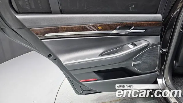 Genesis G90 2019 thumb 11