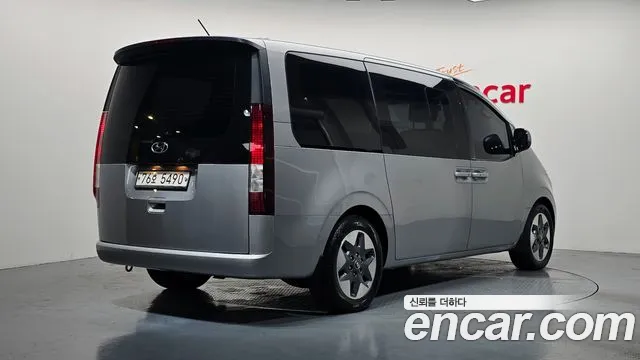 Hyundai Staria 2021 thumb 3