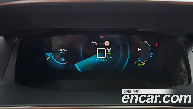 Peugeot e-2008 2022 thumb 3