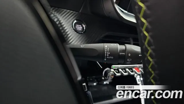 Peugeot e-2008 2022 thumb 9