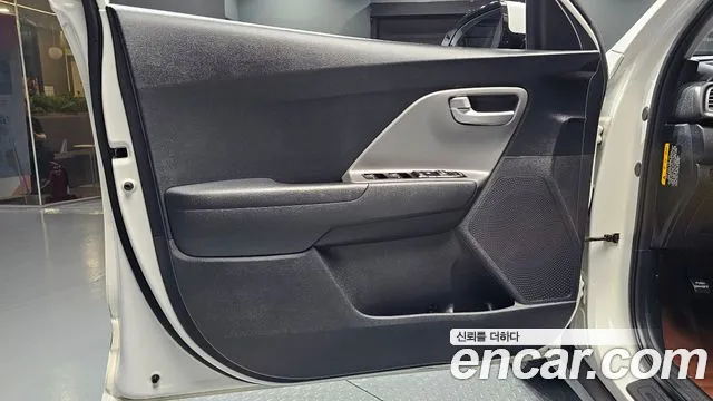 Kia Niro 2016 thumb 10