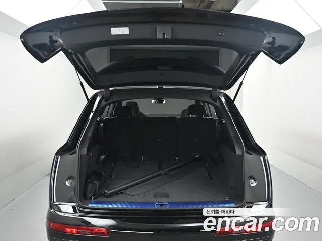 Audi Q7 2025 thumb 4