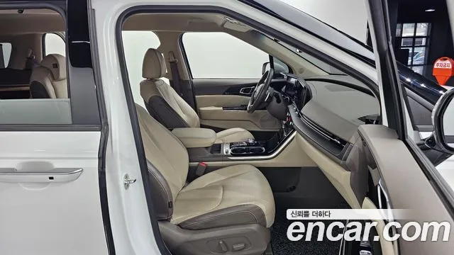 Kia Carnival 2021 thumb 3