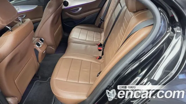 Mercedes-Benz E-Class 2019 thumb 8
