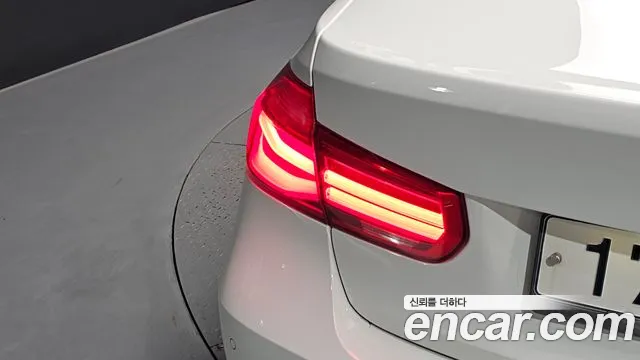 BMW 3 серии 2017 thumb 2