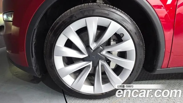 Tesla Model Y 2025 thumb 8