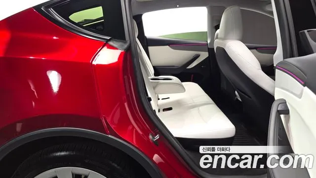 Tesla Model Y 2025 thumb 11