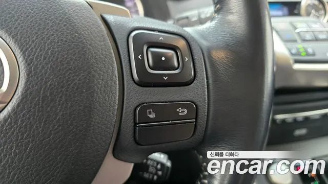 Lexus NX 2015 thumb 11
