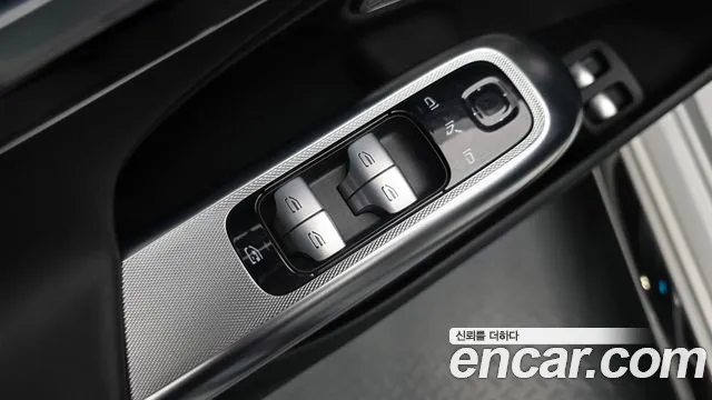 Mercedes-Benz E-Class 2025 thumb 3