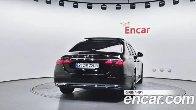 Mercedes-Benz E-Class 2024 thumb 9