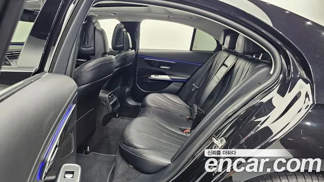 Mercedes-Benz E-Class 2024 thumb 8