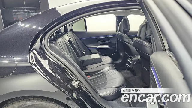 Mercedes-Benz E-Class 2024 thumb 2