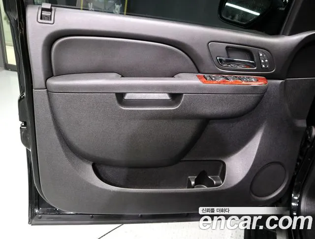 Chevrolet Suburban 2013 thumb 7