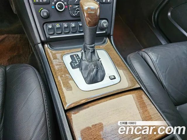 Volvo XC90 2010 thumb 7
