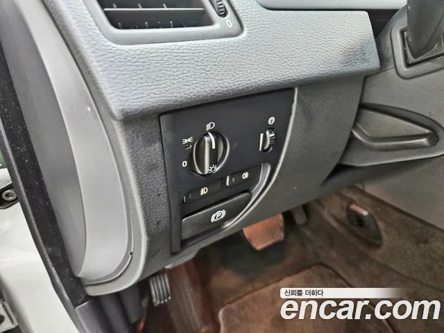 Volvo XC90 2010 thumb 8