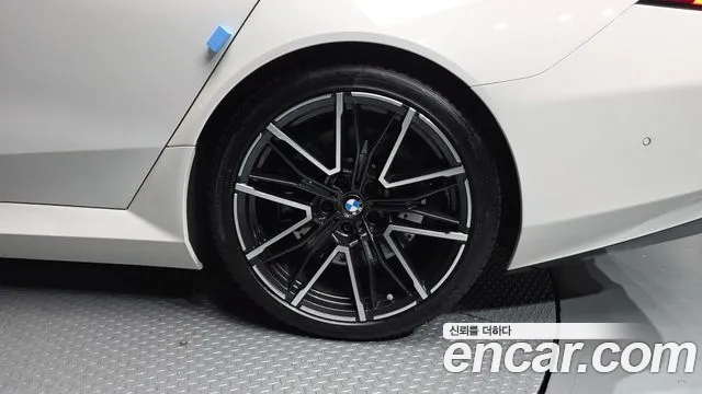 BMW M5 2025 thumb 12