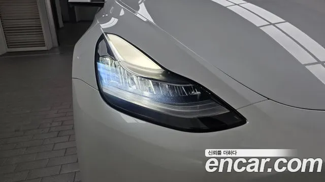 Tesla Model Y 2021 thumb 2