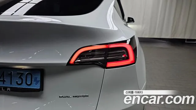 Tesla Model Y 2021 thumb 8