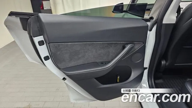 Tesla Model Y 2021 thumb 6