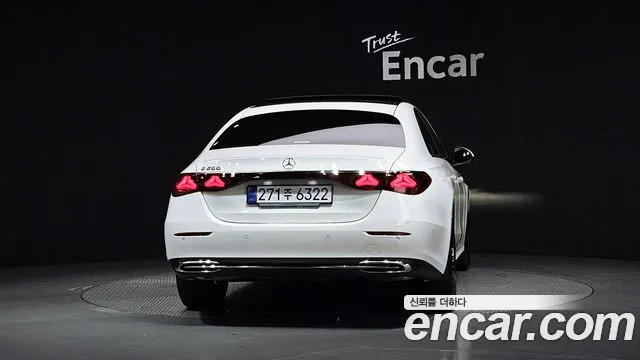 Mercedes-Benz E-Class 2025 thumb 6