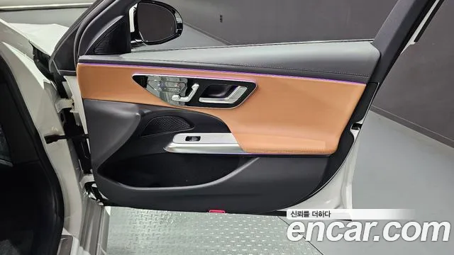 Mercedes-Benz E-Class 2025 thumb 2