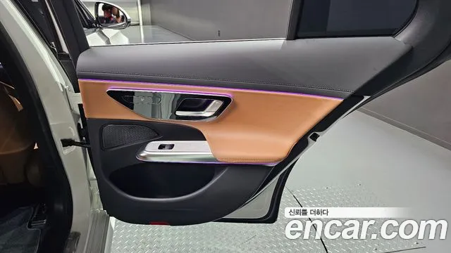 Mercedes-Benz E-Class 2025 thumb 11