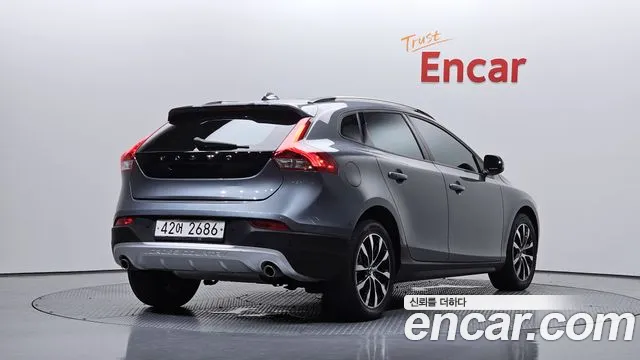 Volvo V40 Cross Country 2019 thumb 9