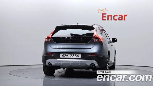 Volvo V40 Cross Country 2019 thumb 12