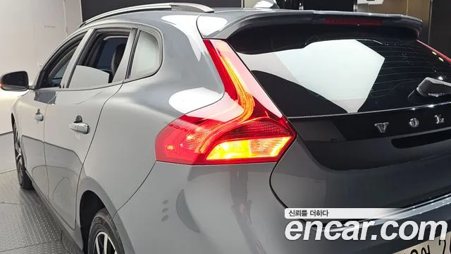 Volvo V40 Cross Country 2019 thumb 7