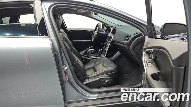 Volvo V40 Cross Country 2019 thumb 8