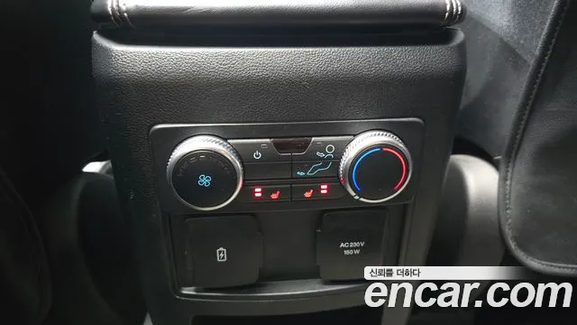 Ford Explorer 2020 thumb 10
