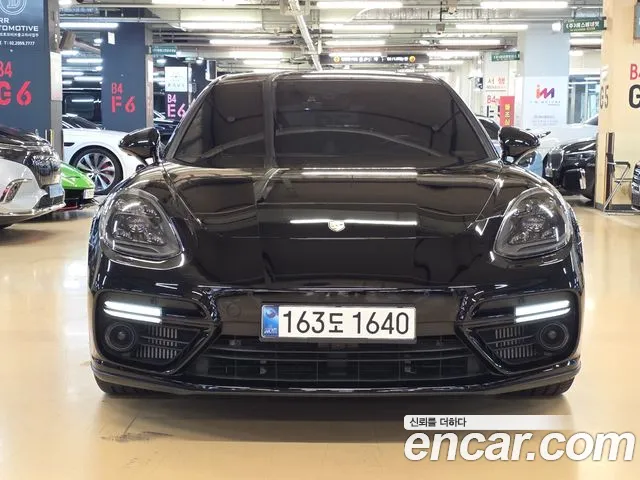 Porsche Panamera 2018 thumb 4