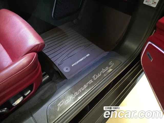 Porsche Panamera 2018 thumb 3