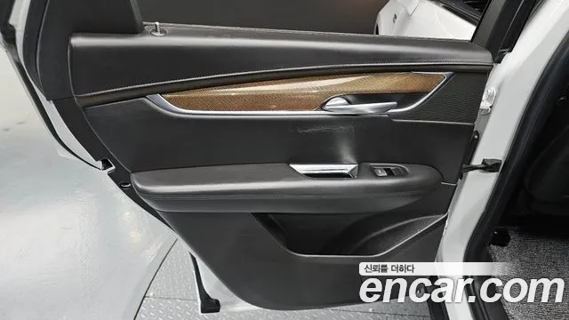 Cadillac XT5 2017 thumb 3