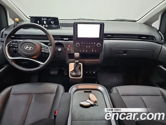 Hyundai Staria 2024 thumb 2