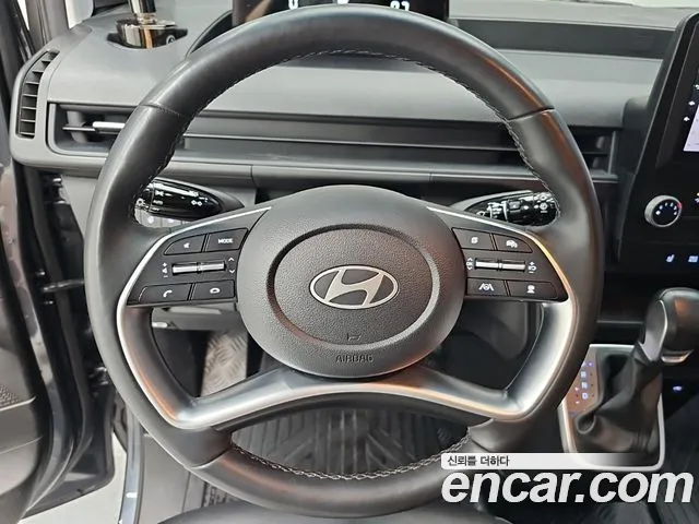 Hyundai Staria 2024 thumb 5