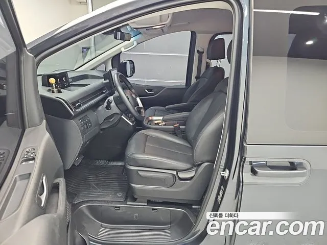 Hyundai Staria 2024 thumb 6