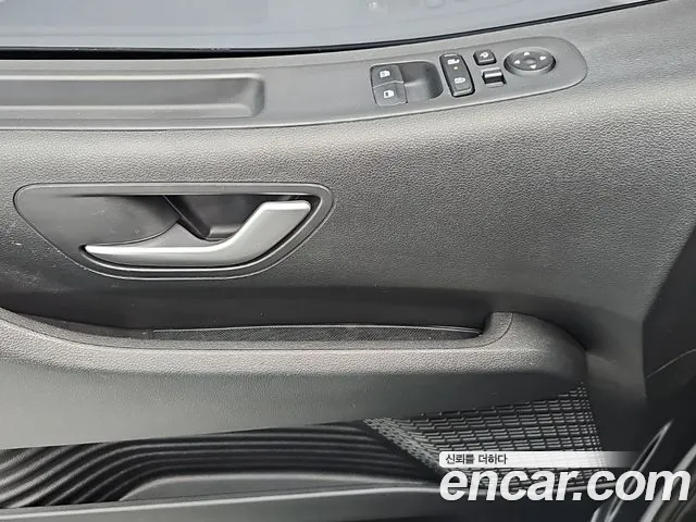 Hyundai Staria 2024 thumb 3