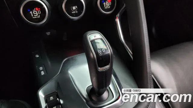 Jaguar E-Pace 2019 thumb 3